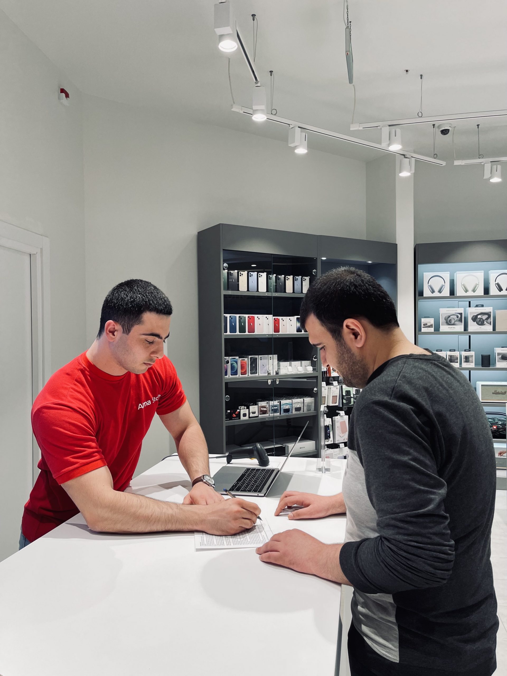 Alma Store ждут перемены! iSpace