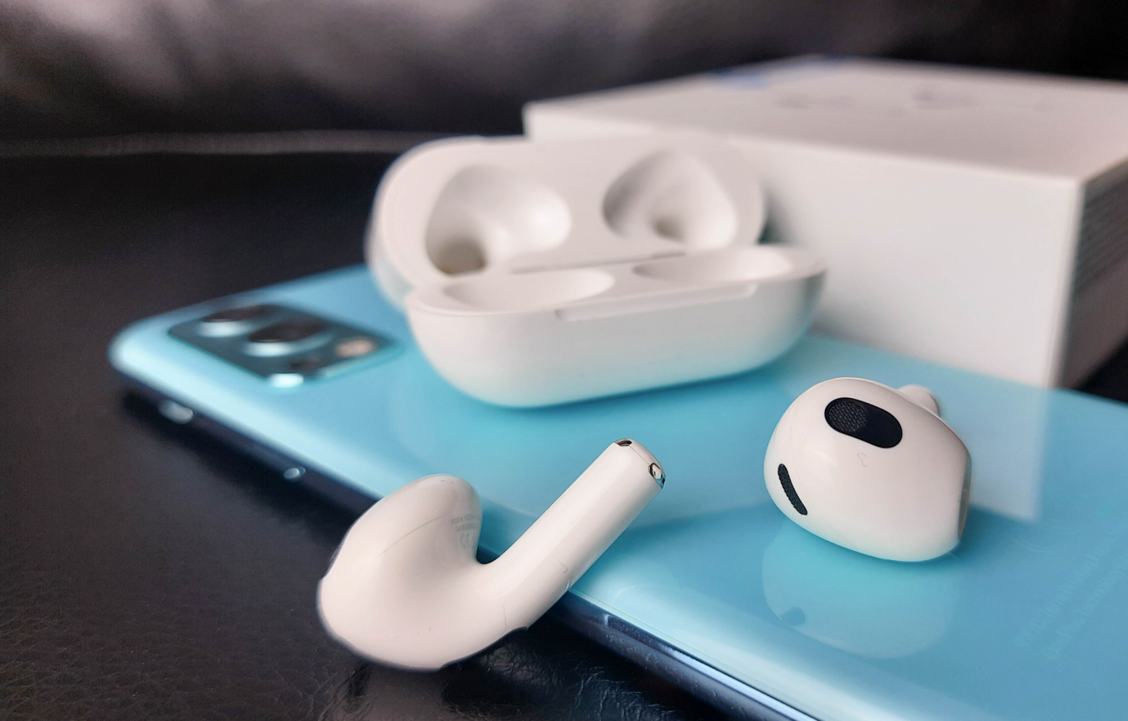 Как подключить наушники AirPods к любой модели Android? - iSpace